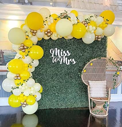 Honeybee Theme, Yellow Party Decorations, Yellow Birthday Parties, Lemon Themed Party, Lemon Themed Bridal Shower, Bridal Shower Balloons, Anniversary Party Decorations, Yellow Party, Baby Shower Yellow