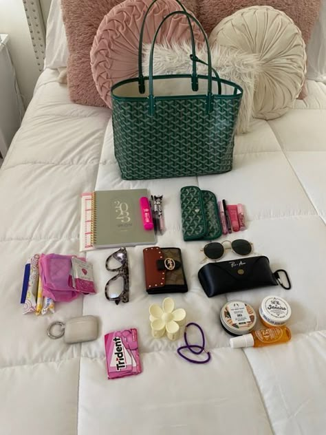 Small Goyard Tote, Green Goyard Bag Outfit, Goyard Tote Bag Outfit, Totes For College, Tote Bag School Aesthetic, Essential Bags For Women, What's In My Travel Bag, Goyard Makeup Bag, Green Goyard Tote Outfit