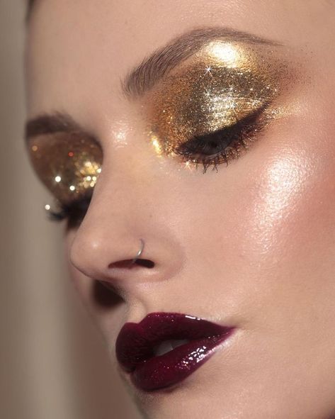 Makeup Hooded Eyelids, Katie Herron, Hooded Eyelids, Have A Lovely Weekend, Dope Makeup, Gold Makeup, Christmas Makeup, Merry Christmas Everyone, Gold Eyes