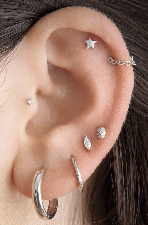 Silver Earring Stack Minimalist, Earring Combos Silver, Curated Ears Silver, Ear Styling Ideas Silver, Silver Piercing Ideas, Minimalist Ear Piercings Ideas Silver, Simple Silver Earring Stack, Ear Piercing Inspo Silver, Silver Piercing Stack