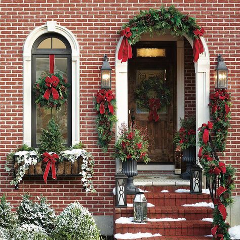 Berries Garden, Christmas Wreaths For Windows, Christmas Window Decoration, Outdoor Window, Christmas Wreaths With Lights, Window Wreath, Rustic Ideas, Christmas Rustic, Christmas Window Decorations