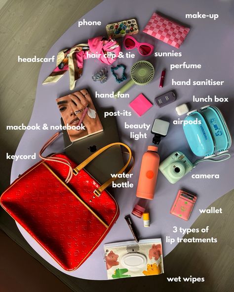 What’s in my art director bag? A LOT. When I tell you I’m a bag-lady….I’m a BAG👏🏽 LADY👏🏽 Bag Essentials Everyday, Everyday Bag Essentials, What's In My Purse, Travelling Tips, In My Purse, Emergency Bag, Inside My Bag, Long Hair Tips, My Purse