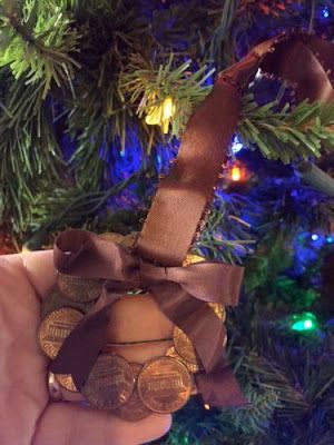 Penny Wreath Ornament, Penny Crafts, Heaven Ornament, Homemade Christmas Ornaments, Penny For Your Thoughts, Pennies From Heaven, Rustic Ornaments, Burlap Crafts, Christmas Ornaments Homemade