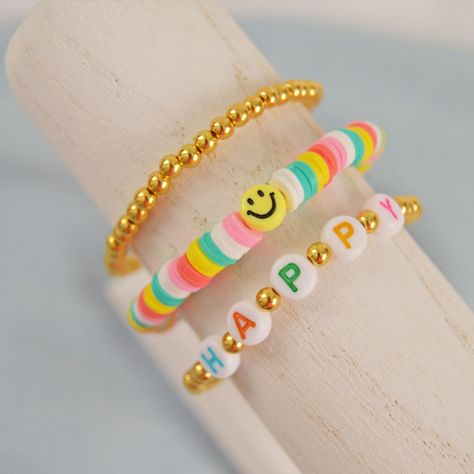 Pulseras Aesthetic, Letter Bracelets, Clay Bracelets, Bracelet Inspo, Bracelets Ideas, Preppy Jewelry, Fashion Edgy, Word Bracelet, Clay Bracelet