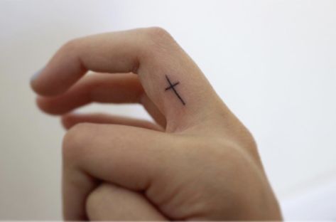 Stick and poke cross tattoo Alyssa Nicole, Stick Poke Tattoo, Stick And Poke Tattoo, Stick N Poke, Music Instagram, Stick N Poke Tattoo, Poke Tattoo, Diy Tattoo, Body Modification