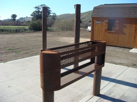 Horse grooming station with crosstie and shelf Bison Ranch, Cattle Pens, Grooming Station, Cattle Corrals, Equine Barns, Barn Layout, Wash Station, Cattle Panels, Horse Washing