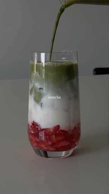 Iced Strawberry Matcha Latte, Strawberry Matcha Latte, Matcha Cafe, Strawberry Matcha, Matcha Drink, Iced Matcha, Hilarious Photos, Pretty Drinks, Stop Staring