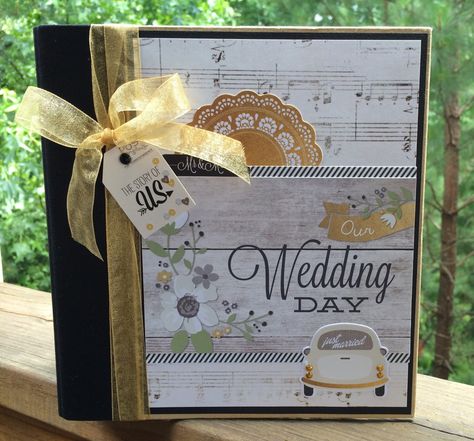 Wedding Scrapbook Ideas, Wedding Mini Album, Wedding Album Scrapbooking, I Love School, Album Ideas, Mini Album Tutorial, Album Scrapbook, Premade Scrapbook, Album Scrapbooking