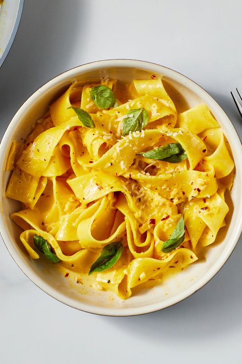 Saffron Pasta, Butter Pasta, 30 Minute Dinners, Crushed Red Pepper Flakes, Most Popular Recipes, Linguine, Creamy Sauce, Pasta Recipe, Popular Recipes