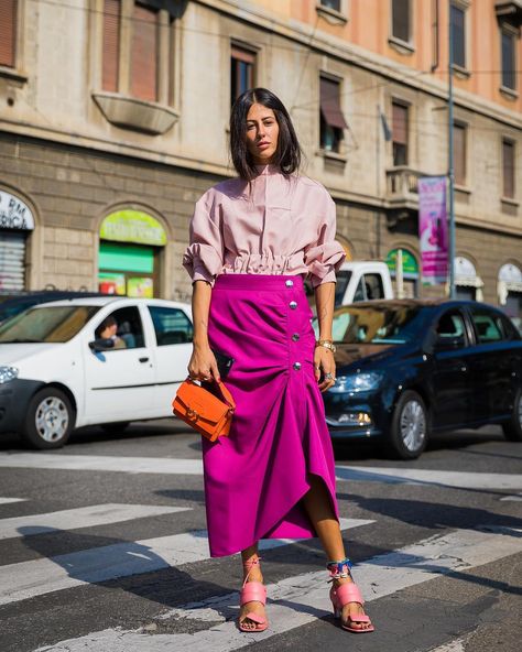 4,047 Likes, 29 Comments - New York Times Fashion (@nytimesfashion) on Instagram: “Gilda Ambrosio after the Marni SS18 show #mfw. Photo by Acielle @styledumonde” Gilda Ambrosio, Chique Outfit, Leandra Medine, Giovanna Battaglia, Anna Dello Russo, Purple Skirt, Party Skirt, Looks Street Style, Sarah Jessica Parker