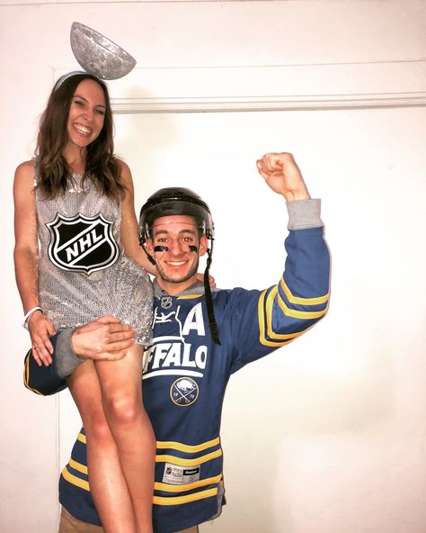 Stanley Cup costume #hockey #halloweencostume #stanleycup #buffalo #buffalosabres #halloween #costumes #college #nhl #stanleycupcostumes Hockey Player Halloween Costume, Stanley Cup Costume, Hockey Player Costume, Halloween City, Costumes College, Box Costumes, Couple Costume, Hockey Girls, Leyte