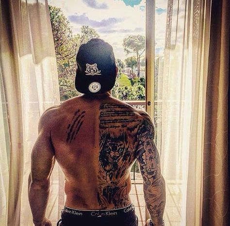 Tattoos Masculinas, Back Tattoos For Guys, Spine Tattoo, Sleeves Ideas, Inked Men, Wearing A Hat, Half Sleeve Tattoo, Back Tattoos, Sleeve Tattoo