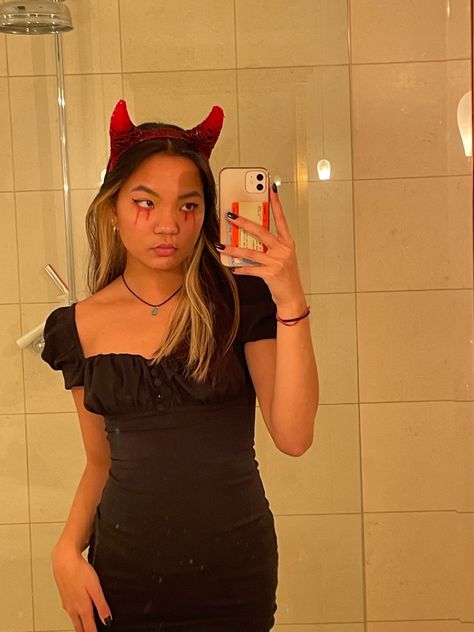 devil costume, halloween, halloween makeup, devil makeup, halloween eyeliner Devil Makeup Women, Black Devil Halloween Costume, Devil Halloween Costume Makeup, Devil Costume Halloween, Simple Devil Makeup, Halloween Devil Costume, Black Devil Costume, Devil Make Up, Devil Halloween Makeup