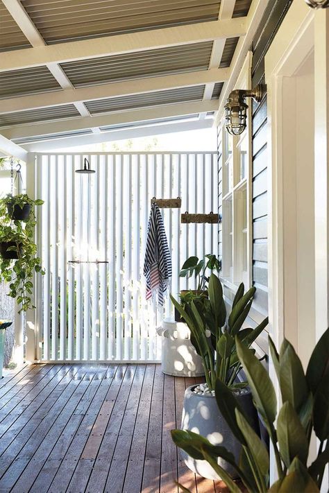 This is the Byron Bay escape taking the internet by storm | Home Beautiful Magazine Australia Showers Design, Boho Style House, Showers Outdoor, Contemporary Luxe, Brick Ovens, Queenslander House, Outdoor Bars, Tropical Outdoor, Outdoor Bathroom Design