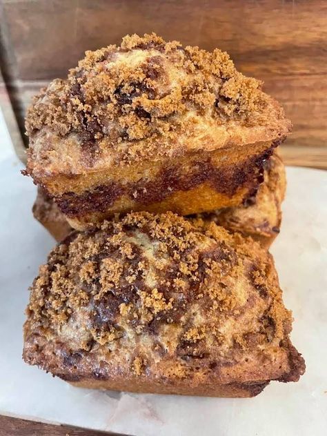 Mini Cinnamon Swirl Loaves! Mini Bread Loaves, Loaf Bread Recipe, Cinnamon Loaf, Mini Loaf Cakes, Banana Bread Loaf, Mini Loaves, Breakfast Pastry, Apple Fritter Bread, Cinnamon Swirl Bread