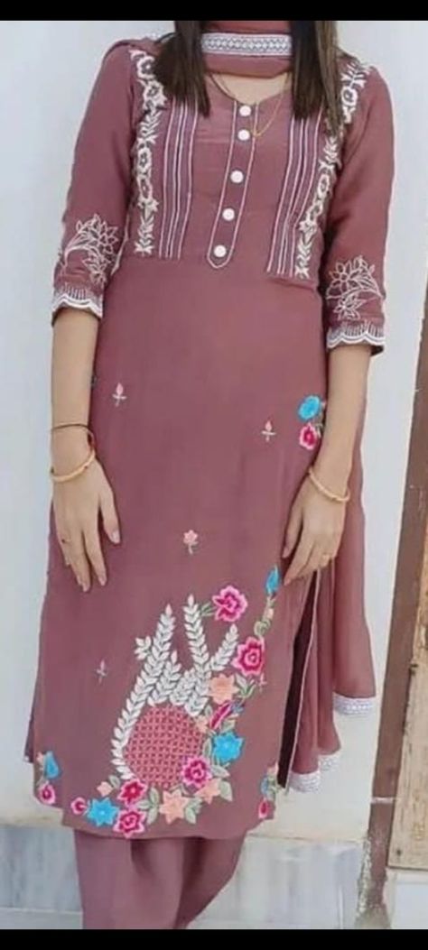 Frock Styles, Simple Suit Designs, Frock Ideas, Long Frocks For Girls, Kurti Embroidery, Frock Style, Simple Frocks, Punjabi Outfits, Long Frock