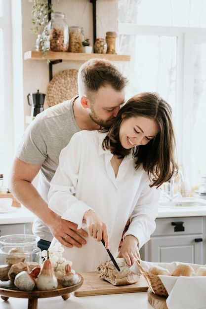 Kitchen Prenup Shoot, Lifestyle Photography Kitchen, Engagement Photos Cooking, Couple In Kitchen Cooking, Couple Kitchen Aesthetic, Couple Kitchen Photoshoot, Kitchen Couple Photoshoot, Couple Cooking Together, Prenup Photos Ideas