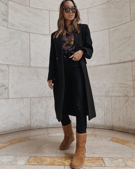 Low maintenance, high impact. #UGGlife @linhniller Ugg Tall Boots Outfit, Classic Ugg Boots Outfit, Tall Uggs Outfit, Tall Ugg Boots Outfit, Tall Boots Outfit Winter, Rainy Winter Outfit, Zurich Winter, New York Outfits Spring, Tall Boots Outfit