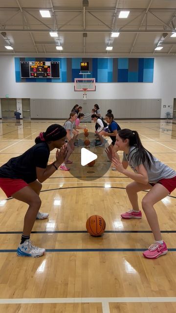 Basketball Game High School, Basketball Party Games Activities, Basketball Team Bonding Ideas, Basketball Team Building Activities, Fun Basketball Games For Kids, Basketball Pep Rally Games, Pep Assembly Games, Pep Rally Game Ideas, School Assembly Games