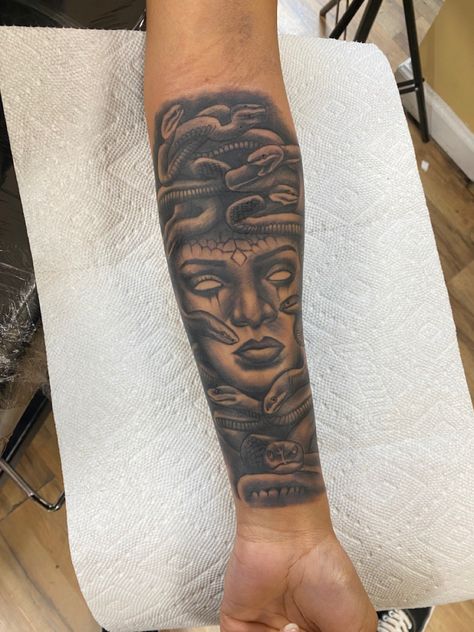 Medusa Tattoo On Black Women, Unique Flower Tattoos For Women, Medusa Tattoo For Men, Medusa Tattoo Black Women, Pennywise Tattoo, Really Bad Tattoos, Arm Tattoos Black, Arm Tattoos For Guys Forearm, Tattoo Ideas Males