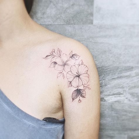 Hawaiian Small Tattoo, Hawaiian Leaves Tattoo, Hibiscus Shoulder Tattoos For Women, Hibiscus Flower Shoulder Tattoo, Hawaiian Shoulder Tattoo For Women, Delicate Hawaiian Tattoo, Small Hawaiian Flower Tattoos, Hawaii State Flower Tattoo, Hawaiian Flower Shoulder Tattoo