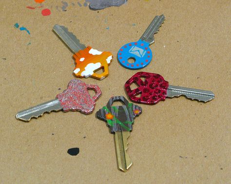 Today I took off the gross oily key covers the previous owners had, cleaned them with 409 and painted them with nail polish!    Great idea - I'm going to try this with my work keys for sure. Lock Painting Ideas, Painting Keys Ideas, Key Painting Ideas, Painting Keys, Painted Keys, Key Painting, Diy Lock, Key Crafts, Paint Keys