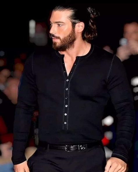 Alpha Villanova, Black Roses Wallpaper, Blessed Week, Turkish Men, Instagram Inspiration Posts, Italian Men, Can Yaman, Erkenci Kuş, Turkish Actors