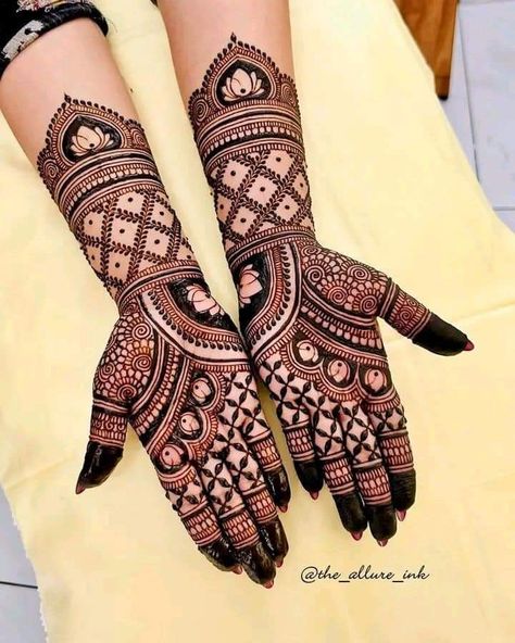 Mehendi Front And Back Design, Back Hand Mehndi Designs Bridal, Mehendi Designs For Hands Unique, Latest Mehndi Designs Wedding, Aesthetic Mehndi, Traditional Mehndi Designs, Traditional Mehndi, Palm Mehndi, Henna Flower