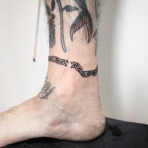 Broken chain tattooed around the right ankle by @themagicrosa Around Ankle Tattoo, Lace Thigh Tattoos, Arrow Tattoo Finger, Middle Finger Tattoos, Thorn Tattoo, Chain Tattoo, Broken Ankle, Ring Finger Tattoos, Ring Tattoos