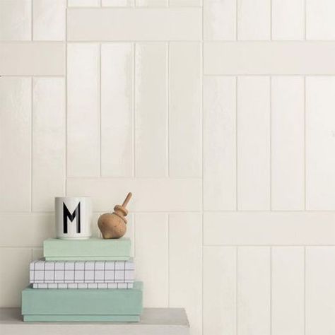 Different ways you can lay your subway tile Tile Layout Patterns, Weave Installation, Subway Tile Patterns, Contemporary Baskets, Cheap Tiles, Brick Laying, Tile Layout, Matte Tile, Shower Niche