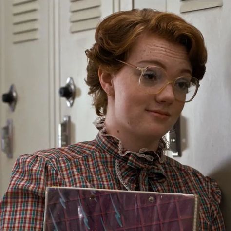 Stranger Things Barbara, The Vanishing Of Will Byers, Istj Characters, Shifting Stranger Things, Red Head Halloween Costumes, Barbara Holland, Wanted One Piece, Shannon Purser, It Film