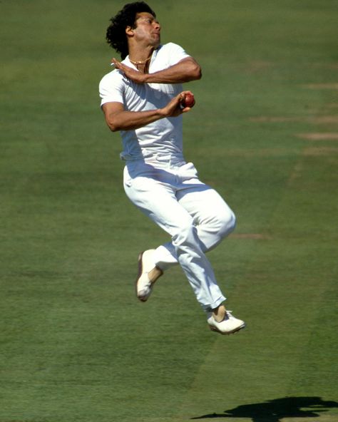 The Joy of Six: England v Pakistan Imran Khan Bowling, Purana Pakistan, Cricket Bowling, Sanju Baba, Imran Khan Wedding, Imran Khan Cricketer, Bowling Pictures, Cricket Books, Weird Photos