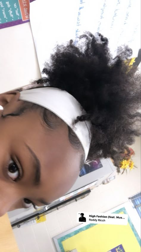 Headband 4c Hairstyles, Short Afro Hairstyles For School, Short Curly Hairstyles With Headband, 4c Natural Hairstyles Medium, Aesthetic Hairstyles, Quick Natural Hair Styles, Hair Bun Tutorial, Natural Afro Hairstyles, Braids Hairstyles Pictures