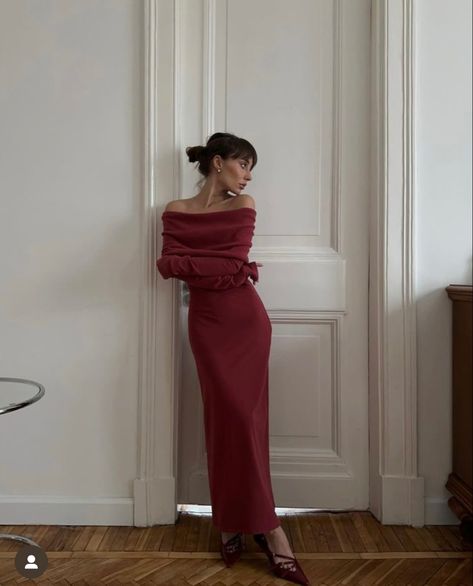 Fall Gowns, Casual Fall Dresses, Burgundy Dress Outfit, Fall Dress Trends, Modest Fall Outfits, Dress Aesthetic, Dresses To Wear, Lace Dress Long, Burgundy Dress