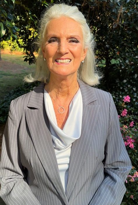 Anne Graham Lotz, Youth For Christ, Bible Study Fellowship, He Is Lord, Free Bible Study, Bible Women, Womens Bible Study, Draw People, Serve God