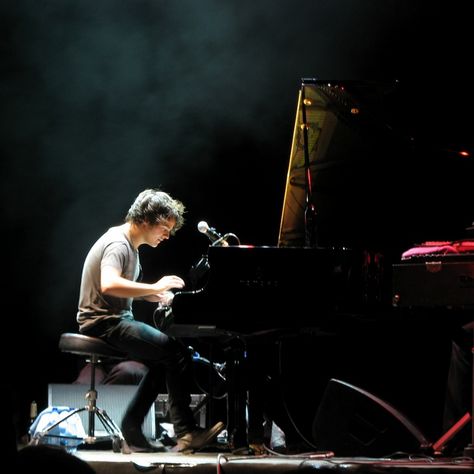 Jamie Cullum. Jamie Cullum, University Of Reading, Seven Nation Army, Jazz Artists, Cool Jazz, Show Me The Way, Piano Man, Billy Joel, Jazz Festival