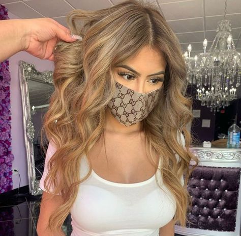 Desiree Montoya Blonde Hair, Blonde Hair Color Ideas For Latinas, Desiree Montoya Hair, Tan Skin Blonde Hair Balayage, Latina Blonde Hair Balayage, Blonde Balayage On Tan Skin, Honey Blonde Hair Latina, Honey Blonde Hair On Tan Skin, Blonde Hair On Latinas