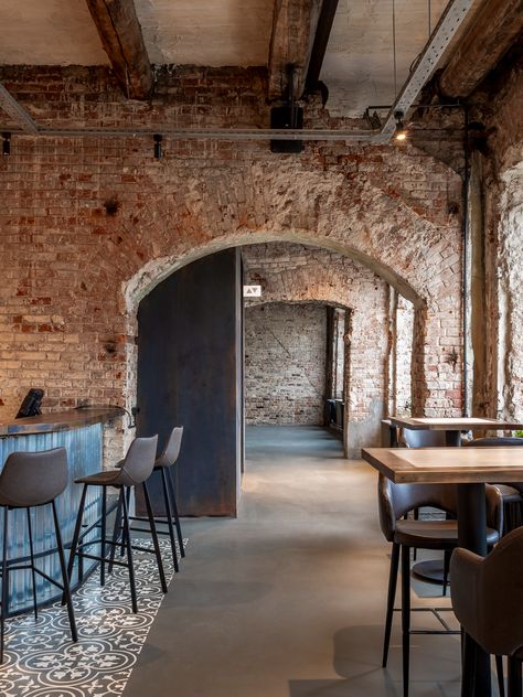 Gallery of Ruin Bar Pivzavod / Fruit Design Studio - 3 Industrial Interior Design Commercial, Brick Cafe, Pub Interior Design, Modern Restaurant Design, Wooden Beams Ceiling, Pub Interior, Lounge Interiors, Coffee Shop Interior Design, Pub Design