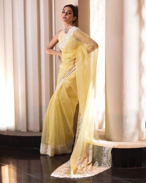 Light Yellow Saree, Maya Ali, Wedding Blouse Designs, Indian Fashion Saree, Saree Designs Party Wear, Yellow Saree, Wedding Blouse, Designer Saree Blouse Patterns, Saree Trends