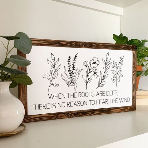 Projets Cricut, Wood Frame Sign, Diy Signs, The Roots, Stylish Home, Decoration Design, Cricut Crafts, Cricut Projects, Wooden Signs