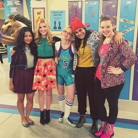 Disney Channel Behind The Scenes, Liv And Maddie Behind The Scenes, Liv And Maddie Cast, Liv And Maddie Characters, Jessie Disney Channel, Invisible Sister, Jessie Disney, Disney Jessie, Old Disney Channel