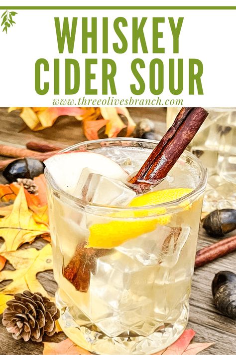 Whiskey Cider Sour fall cocktail recipe is a twist on the classic drink, perfect for fall cold weather and Thanksgiving. Flavored with apple, cinnamon, and lemon for a fun autumn cocktail. Apple Cinnamon Whiskey, Apple Twist, Autumn Cocktail, Cinnamon Whiskey, Friendsgiving Food, Fall Cocktails Recipes, Fall Cocktail, Cocktail And Mocktail, Refreshing Drinks Recipes