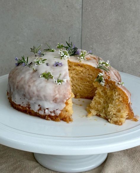 grapefruit olive oil cake with a lemon orange blossom glaze 🍊 By @ardsydney_ #baker #baking #bakery #bakersgonnabake #food #foodphotography #foodstagram #foodblogger #foodie #foodies #cake #cakedecorating Olive Oil Cake Lemon, Orange Olive Oil Cake, Lemon Olive Oil Cake, Tiered Cake Design, Wedding Candy Cake, First Communion Cake, Cake Lemon, Bakers Gonna Bake, Oil Cake