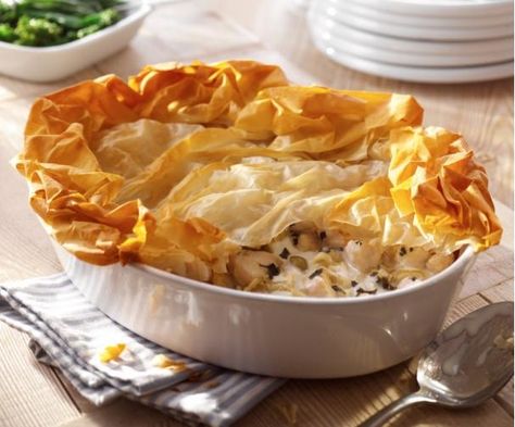 Top Simon Rimmer's juicy chicken and leek pie with filo pastry to add a crunch the family will love Filo Pastry Recipes, Chicken And Leek Pie, Leek Pie, Pasta Fillo, Healthy Italian, Tesco Real Food, Fish Pie, Filo Pastry, Diner Recept