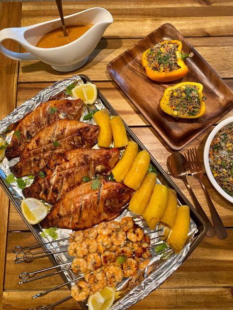 Grilled Tilapia n Plantains Egusi Soup Recipes, Fried Plantain Recipe, Curried Goat Recipe, Boiled Plantains, Jollof Rice Recipe, Congo Drc, Dressing Food, Grilled Tilapia, African Food Recipes