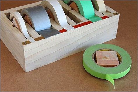 How to build a multiple roll tape dispenser – DIY projects for everyone! Tape Dispenser Diy, Dispenser Diy, Tape Dispensers, Diy Tape, Diy Table Top, Stationary Organization, Diy Labels, Lee Valley, French Cleat