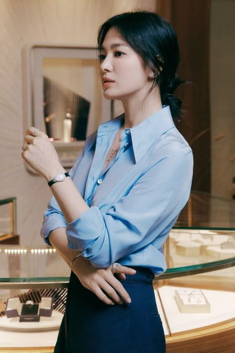 Song Hye Kyo Style, Hye Kyo, Diy Vetement, Song Hye Kyo, Classy Work Outfits, Korean Actresses, Korean Celebrities, 가을 패션, Casual Chic Style