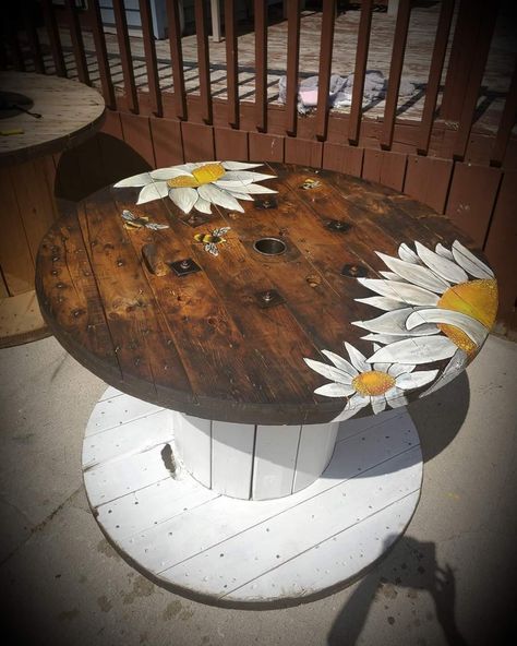 Cable Spool Ideas, Spool Table Ideas, Wood Spool Tables, Painted Picnic Tables, Cafe Plants, Cable Spool Tables, Wooden Spool Tables, Wooden Cable Spools, Wooden Spool Projects