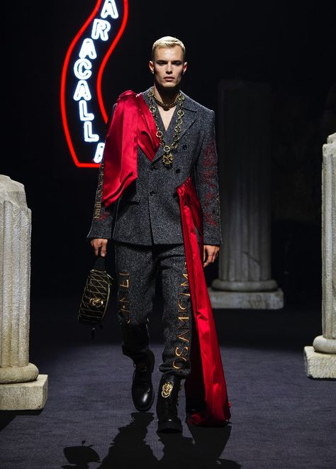 Moschino Menswear, Pre Fall Fashion, Mens Style Guide, Futuristic Fashion, Androgynous Fashion, Star Style, Suit Fashion, Large Fashion, Pre Fall