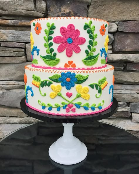 2,028 Likes, 151 Comments - Leslie Vigil (@_leslie_vigil_) on Instagram: “Intricately piped Mexican embroidery in a spring palette. In all buttercream! #buttercream…” Mexican Cakes, Mexican Cake, Torte Creative, Mexican Birthday Parties, Fiesta Cake, Fiesta Birthday Party, Mexican Birthday, Fiesta Theme Party, Torte Cupcake